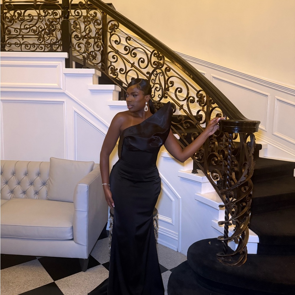 Elegant Black One-Shoulder Dress